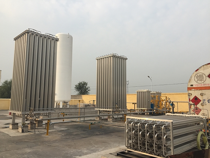 Medium and large gasification stations of LNG storage tanks